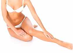 Сделать сахарную эпиляцию в салоне или у частного мастера