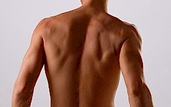 Эпиляция спины у мужчин