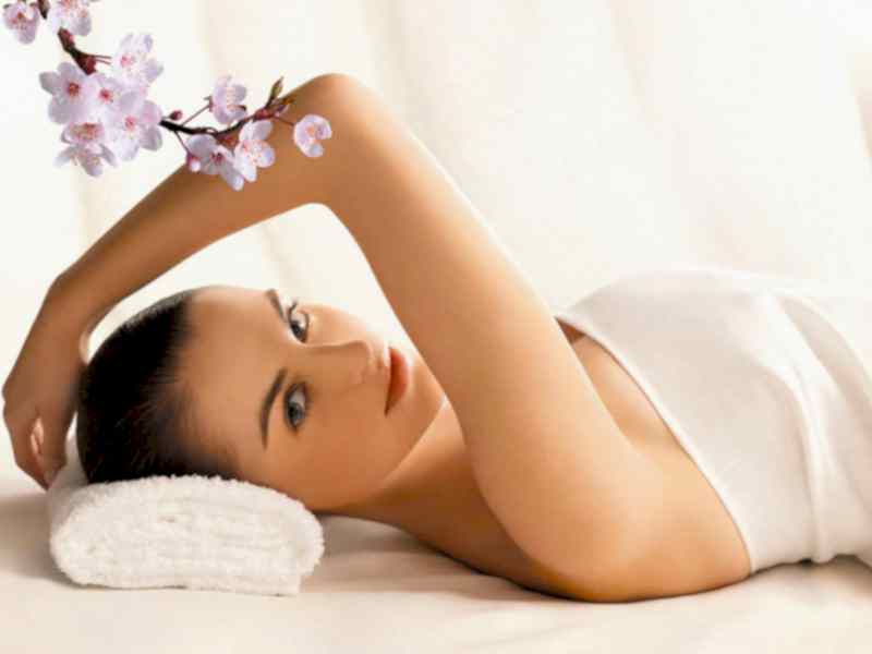 Сахарная эпиляция лица