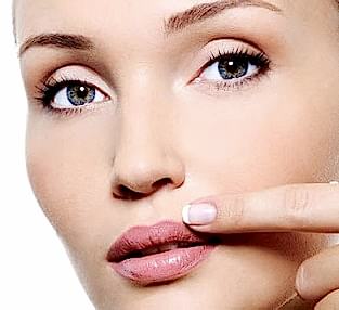 Восковая эпиляция на лице